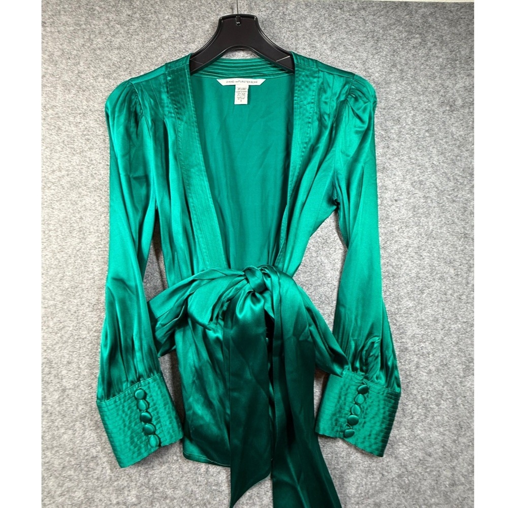 Diane von Furstenberg Green Silk Wrap Blouse Satin V-Neck Tie Waist Top Size 2 - Picture 6 of 8